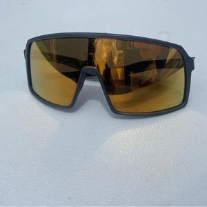 Oakley sutro 24k gold lends, Matte black frame.